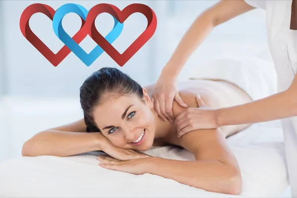Donna che riceve massaggio Spa — Foto Stock