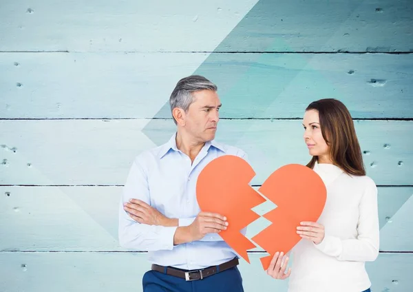 Ouder paar houden van een gebroken hart — Stockfoto