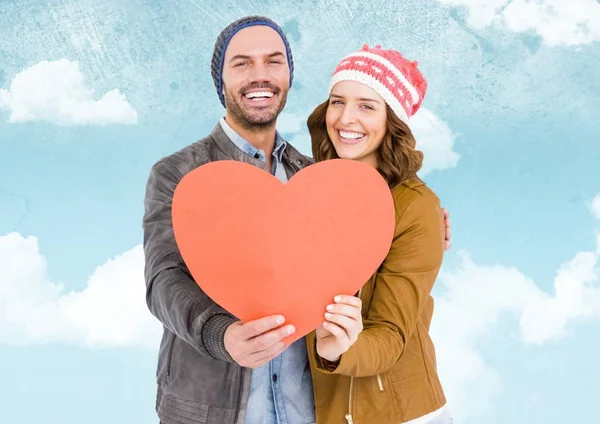 Romantic couple holding a heart — Stock Photo, Image