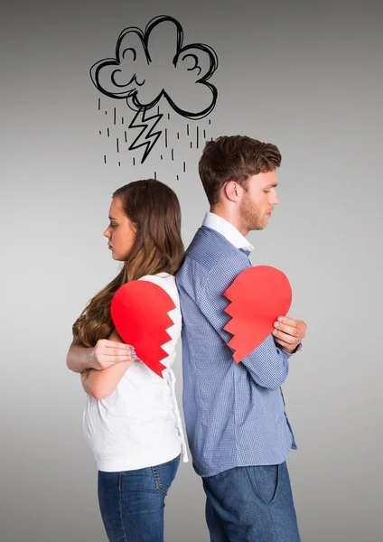 Deprimido casal segurando coração quebrado — Fotografia de Stock