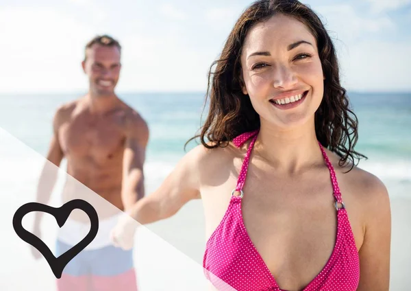 Gelukkige paar met de hand op het strand — Stockfoto