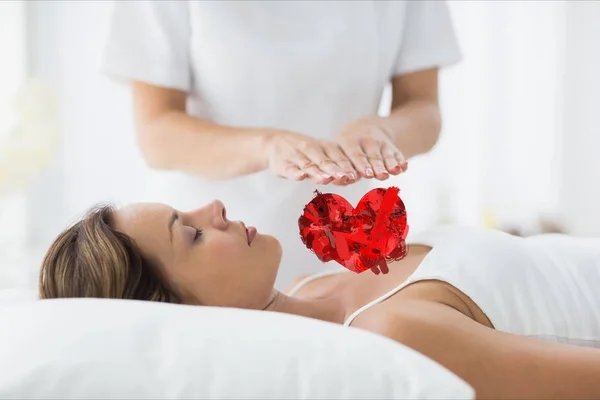 Mulher recebendo massagem no spa — Fotografia de Stock