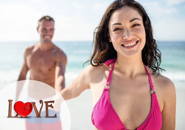 Man holding woman hand on beach — Stock Photo, Image