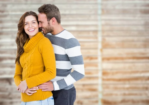 Couple romantique se câlinant — Photo