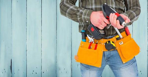 Heimwerker mit Werkzeugband und Bohrmaschine — Stockfoto