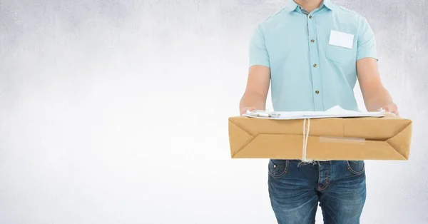 Consegna uomo holding box — Foto Stock