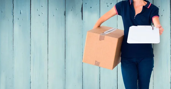 Delivery woman holding box — Stock Photo, Image