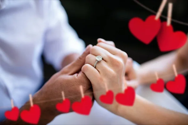 Romantic couple holding hands — Stock Photo, Image