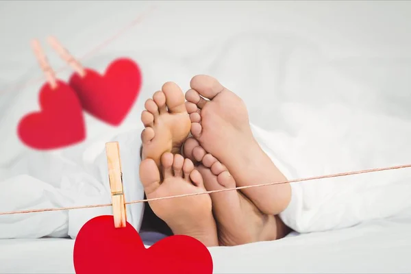 Couple lying on bed — Stock Photo, Image