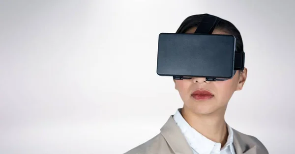 Business woman wearing vr headset — Stock Photo, Image