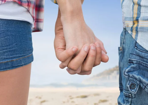 Detailní záběr páru držícího se za ruce — Stock fotografie