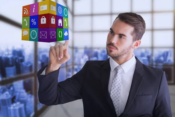 Composietbeeld van doordachte zakenman aanwijsapparaat kubus met zijn vinger — Stockfoto