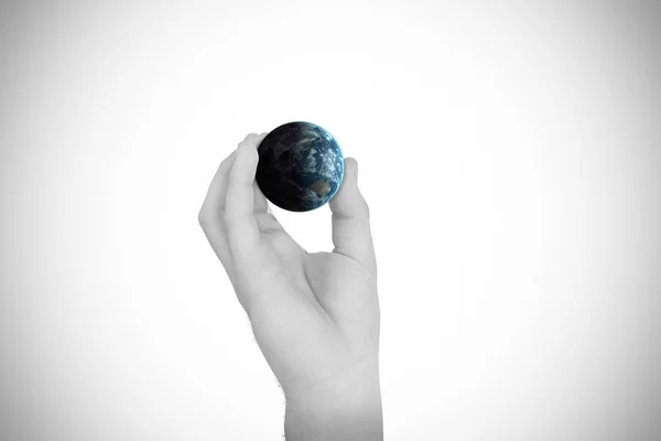 손 작은 지구를 보여주는 합성 이미지 — 스톡 사진
