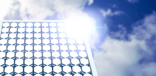 Imagen compuesta del equipo del panel solar del hexágono contra el cielo azul — Foto de Stock