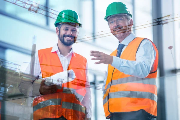 Mannen op het opbouwen van de bouwplaats — Stockfoto