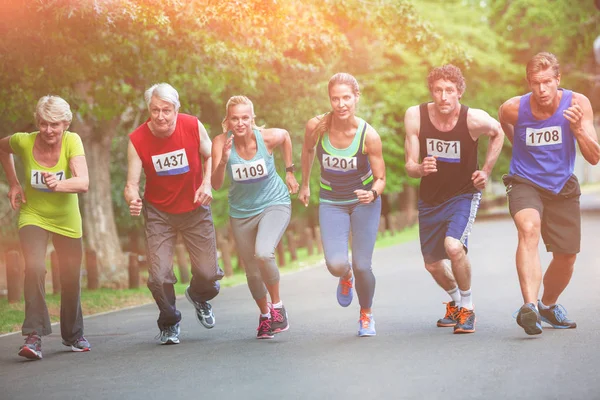 Marathon idrottare på startlinjen — Stockfoto