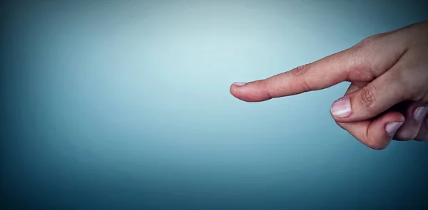 Zusammengesetzte Abbildung menschlicher Hand, die auf grauen Hintergrund zeigt — Stockfoto