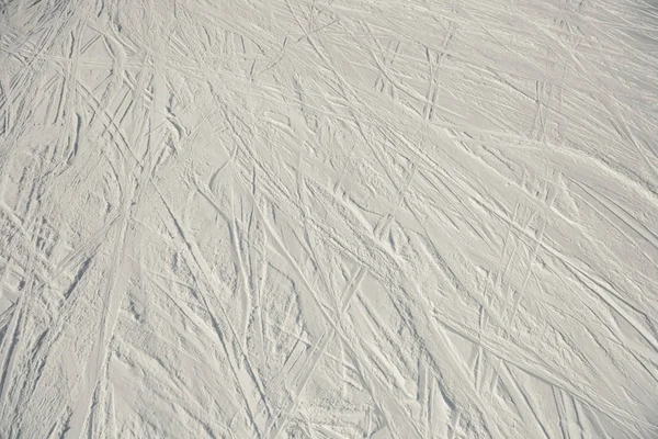 雪の風景にスキーのトレース — ストック写真