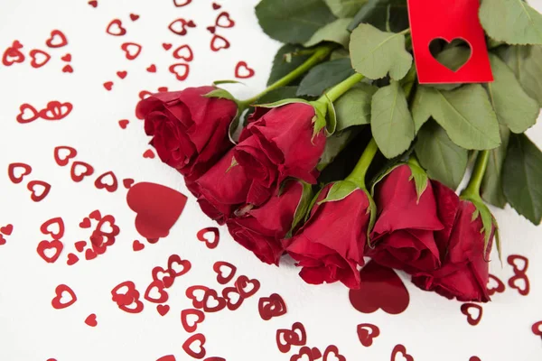 Roses surrounded by heart-shaped decoration — Stock Photo, Image