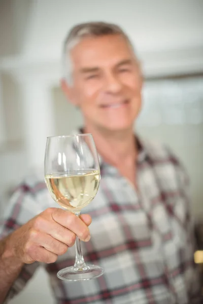 Senior man holding glass of wine — Stock Photo, Image