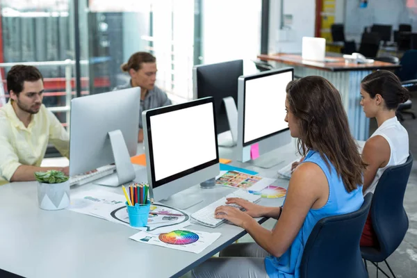 Graphic designers working on personal computer — Stock Photo, Image