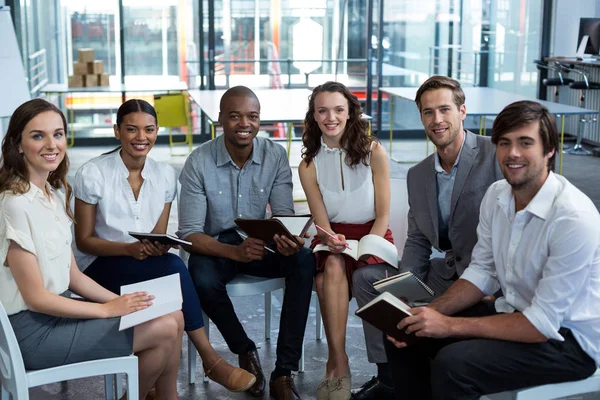 Bedrijfsleiders werken in office — Stockfoto