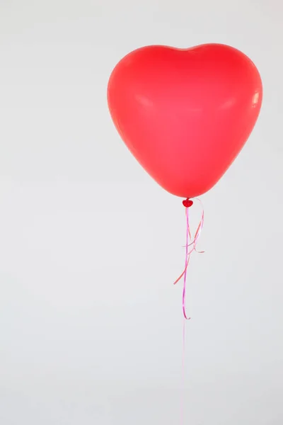 -Serce czerwony balonik — Zdjęcie stockowe
