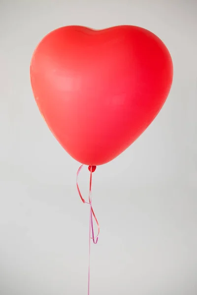 Rode ballon hartvormig — Stockfoto