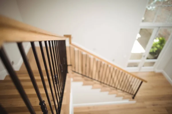 Vista interior del suelo de madera y escalera —  Fotos de Stock