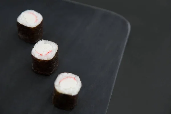 Sushi na kamień Taca — Zdjęcie stockowe