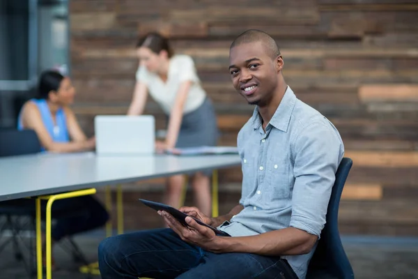 Business executive using digital tablet in office — Stock Photo, Image