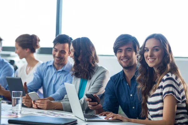 Team van grafisch ontwerpers werken samen — Stockfoto