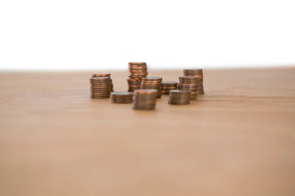 Stapel van munten op tafel — Stockfoto