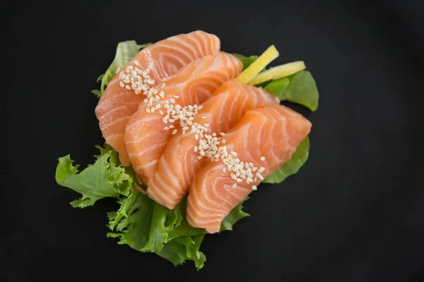 Sashimi servido na placa — Fotografia de Stock