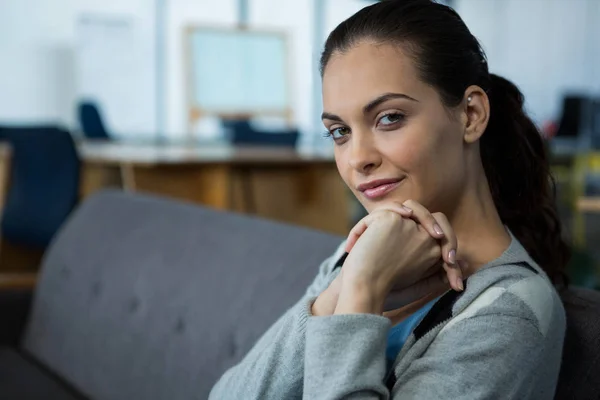 Porträtt av en vacker kvinnlig företagsledare — Stockfoto