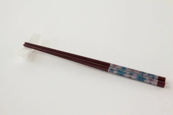 Kahverengi chopsticks çifti — Stok fotoğraf