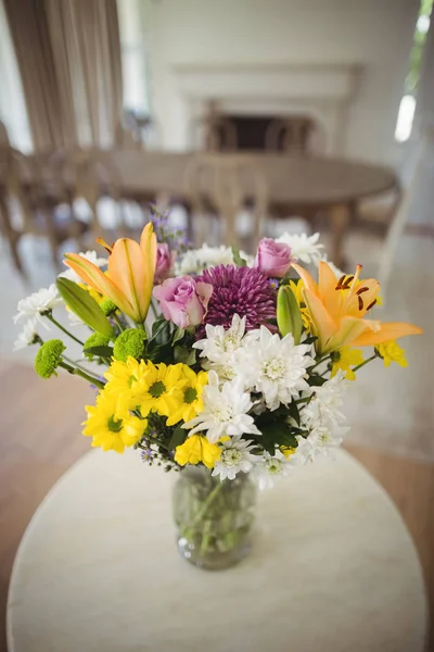 Nahaufnahme von Blumen in der Vase — Stockfoto