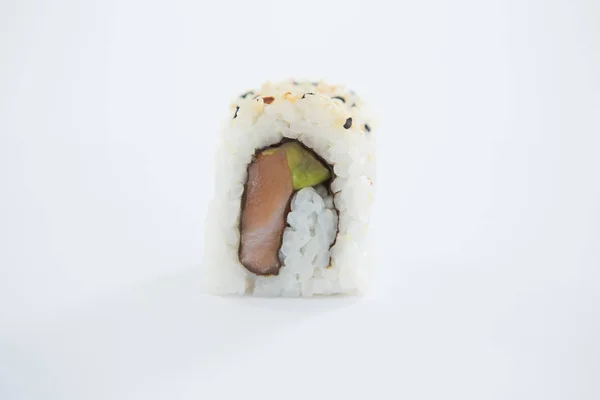 Sushi roll op witte achtergrond — Stockfoto