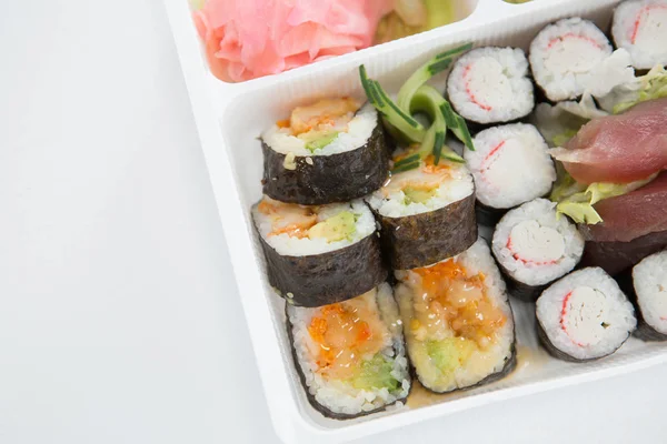 Bandeja de sushi variado — Fotografia de Stock