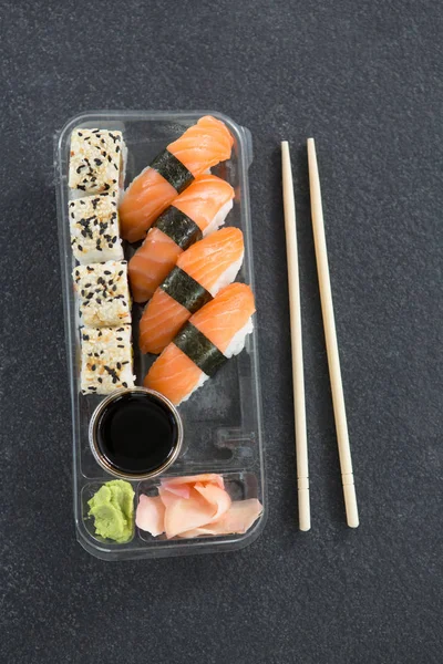 Sushi rolls with salmon — Stock Photo, Image