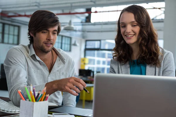 Graphic designers working at desk — Stock Photo, Image