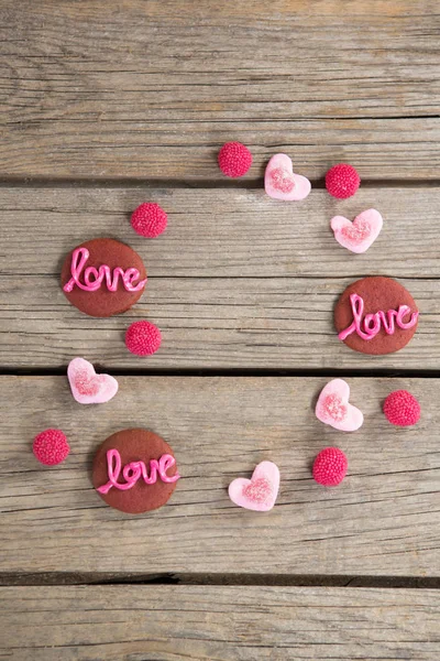 饼干和糖果显示爱的讯息 — 图库照片