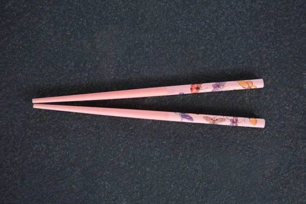 Primer plano de rosa floral estilo japonés palillos — Foto de Stock