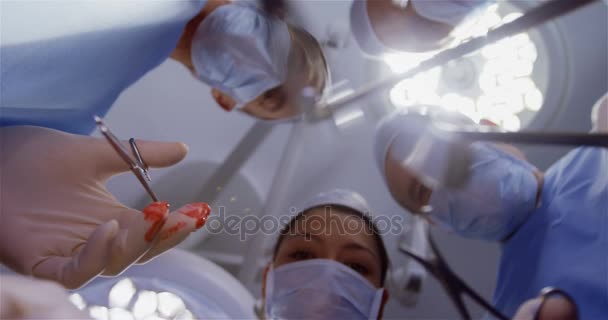 Chirurgie team operationele patiënt — Stockvideo