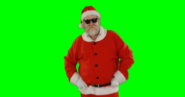 Santa claus poserar med solglasögon — Stockvideo