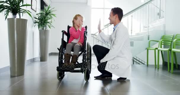 Doctor giving high five to disable girl — Stock Video