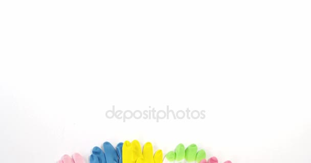 Primer plano de los guantes multicolores — Vídeo de stock