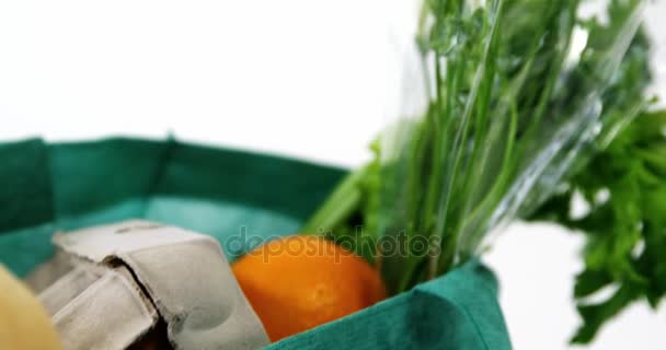 Legumes frescos no saco de compras — Vídeo de Stock
