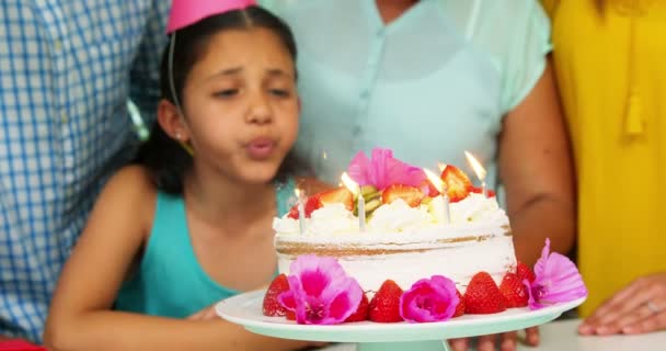 Familia celebrando cumpleaños — Vídeo de stock