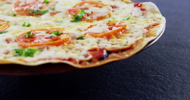 Baked pizza with cherry tomato toppings — Stock Video